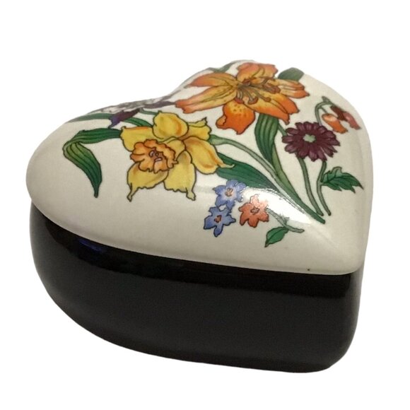 Heart Trinket Box Opening Night by Potpourri Press 3" x 2.75" Porcelain Lidded - Picture 1 of 6